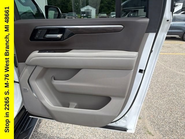 2025 Chevrolet Suburban LT