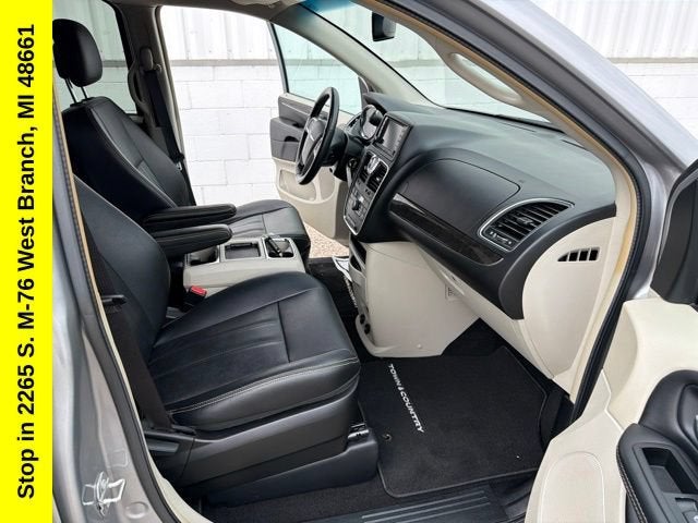 2015 Chrysler Town & Country Touring