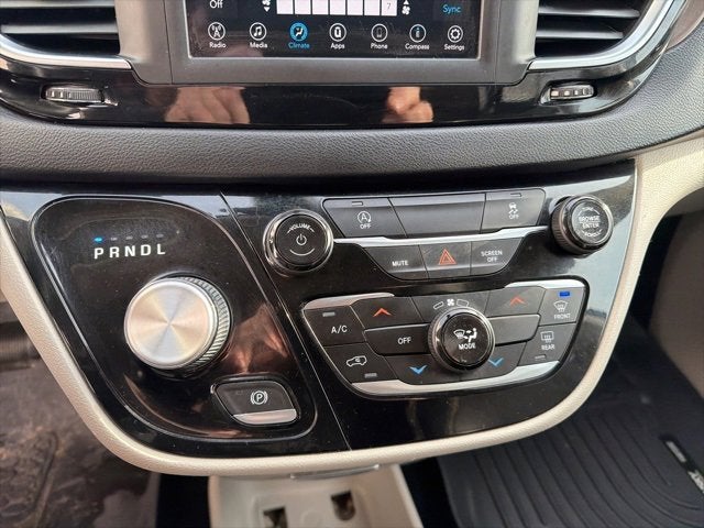 2020 Chrysler Voyager LXI