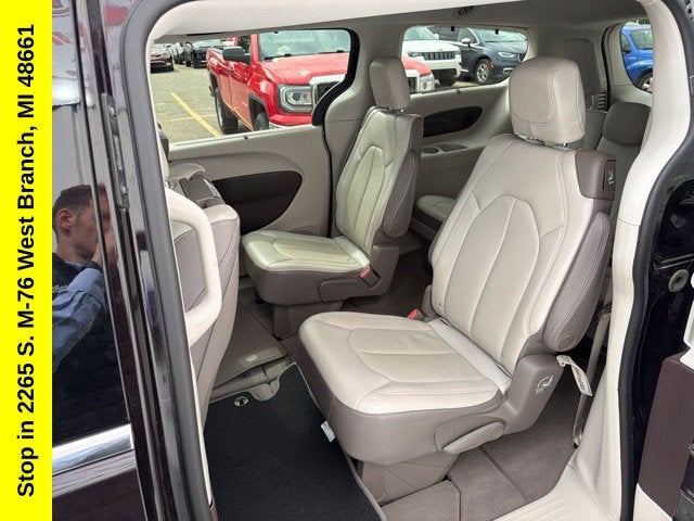 2017 Chrysler Pacifica Touring-L Plus
