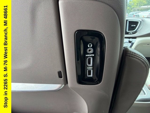 2017 Chrysler Pacifica Touring-L Plus