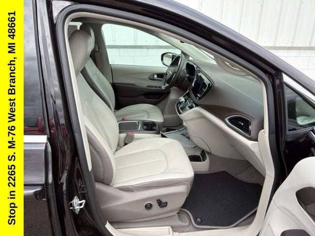 2017 Chrysler Pacifica Touring-L Plus