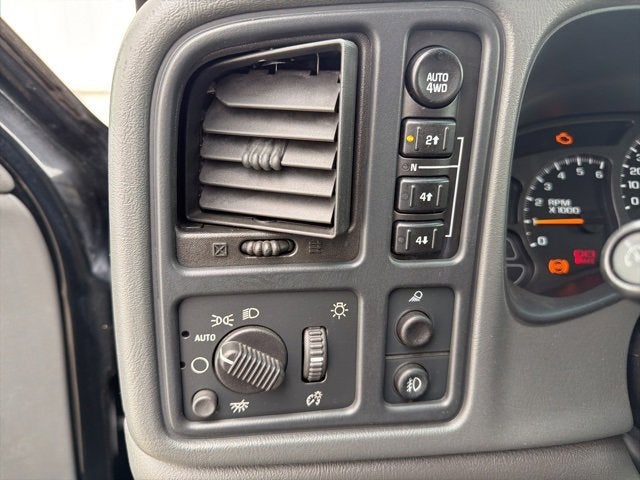 2003 Chevrolet Avalanche BASE